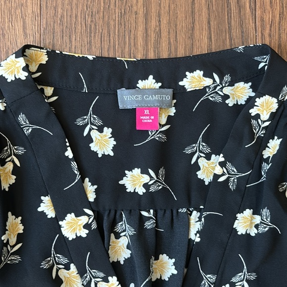 Vince Camuto flower sleeveless v-neck blouse - Picture 2 of 5